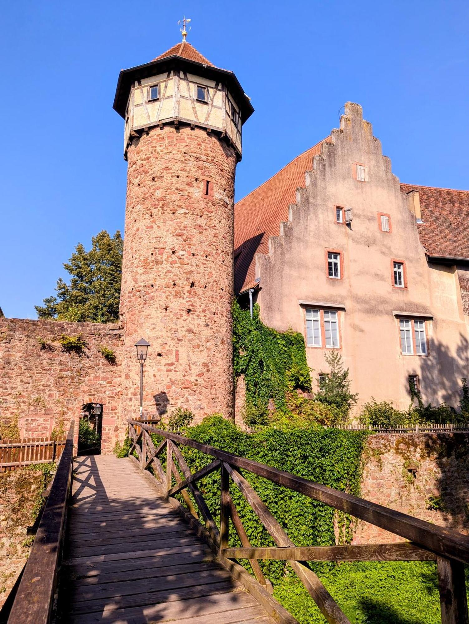 Apartamento Wohnen Am Historischen Rathaus Michelstadt Exterior foto