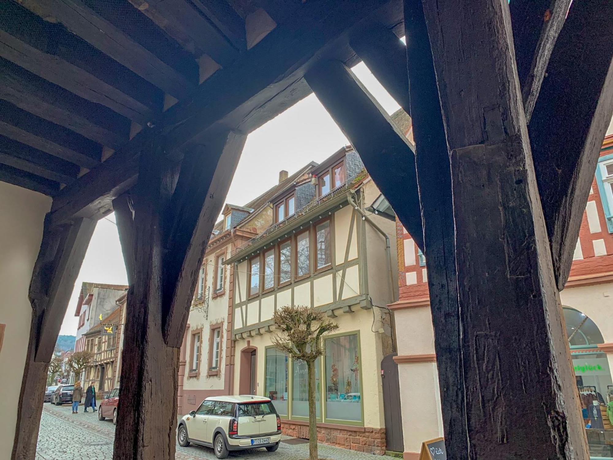 Apartamento Wohnen Am Historischen Rathaus Michelstadt Exterior foto